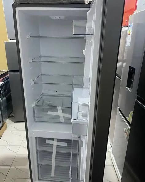 Hisense Dispenser Freezer photo 3