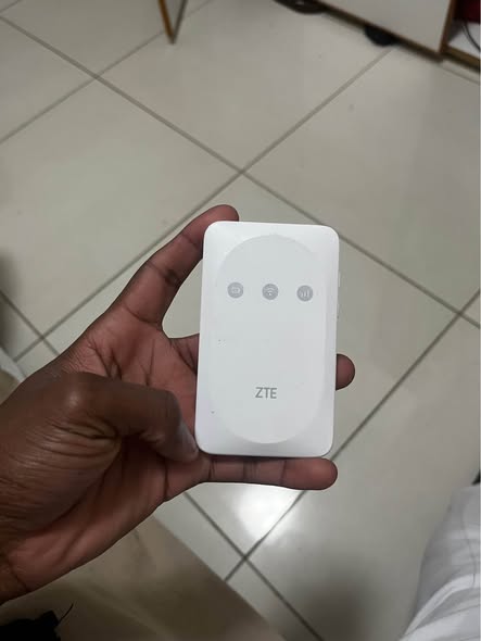 Pocket WiFi photo 2
