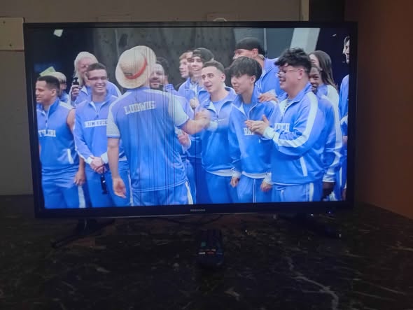 Hisense 32 inch TV with remote photo 1