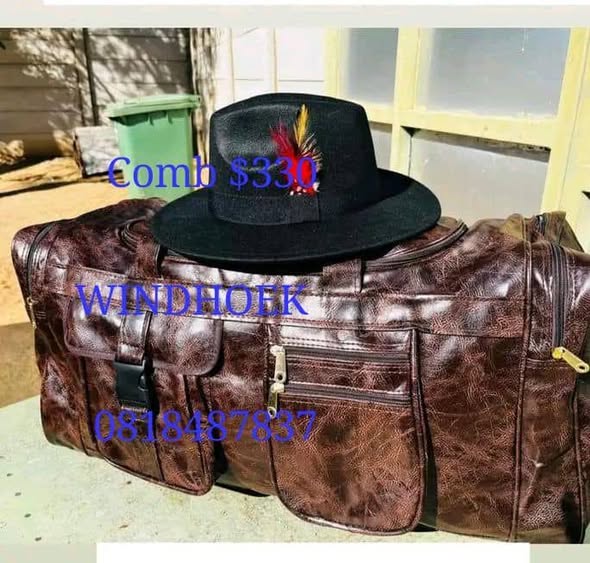 Leather travelling bag photo 3