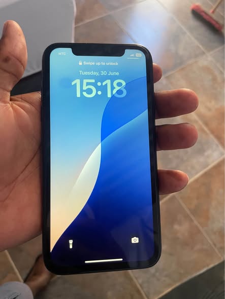 iPhone XR 128gb photo 2