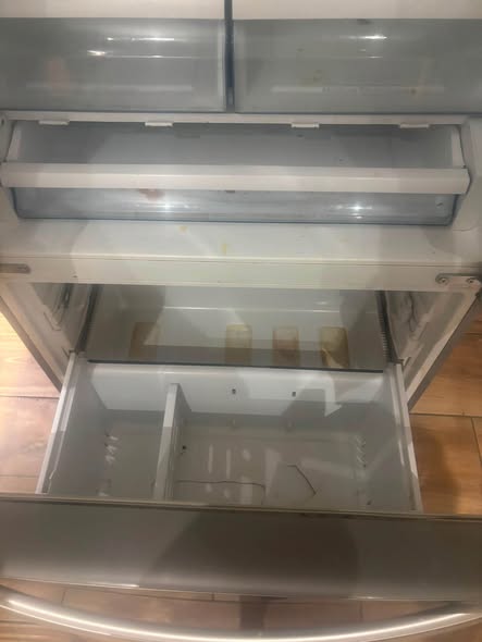 2 door Hisense Fridge photo 3
