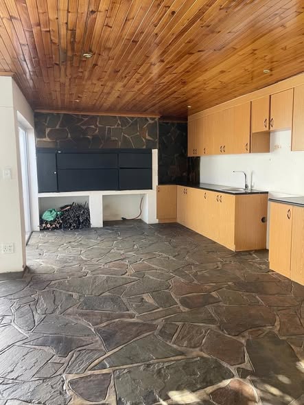 HOUSE FOR RENT photo 1