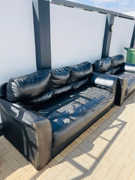 2 sofas photo 2