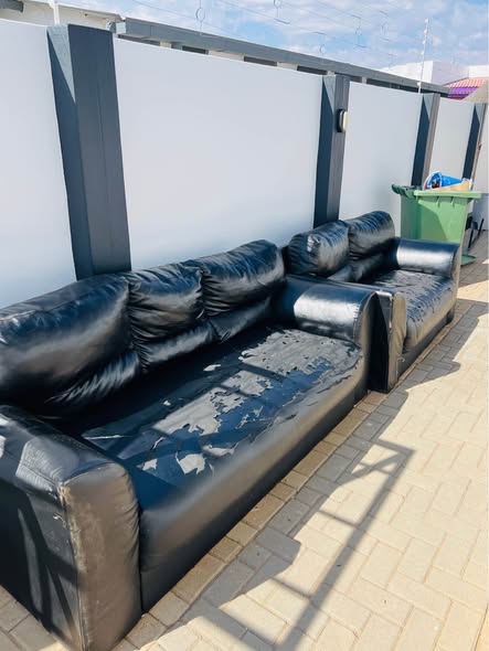 2 sofas photo 1