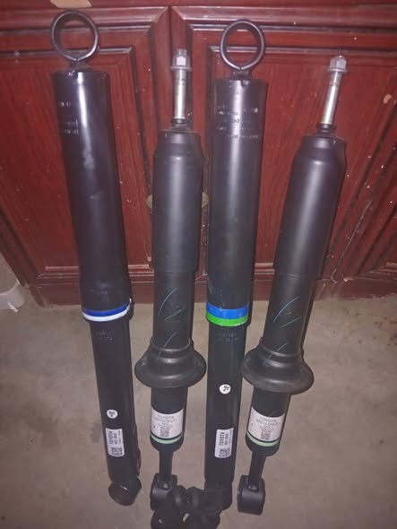 Toyota Hilux D4D GD6 original shocks photo 1