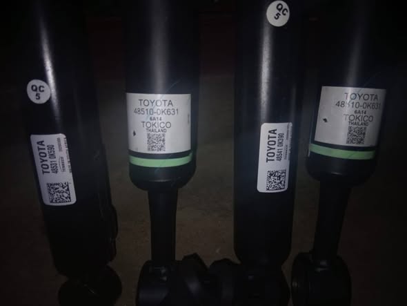 Toyota Hilux D4D GD6 original shocks photo 3