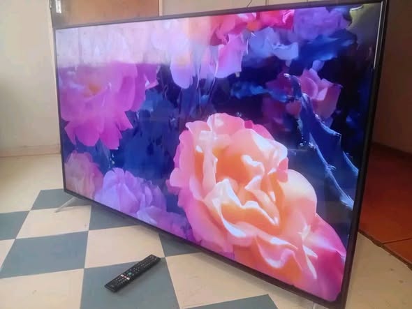 JVC SMART TV 70INCH photo 1