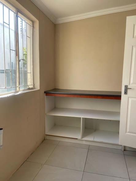 ROOM FOR RENT photo 4