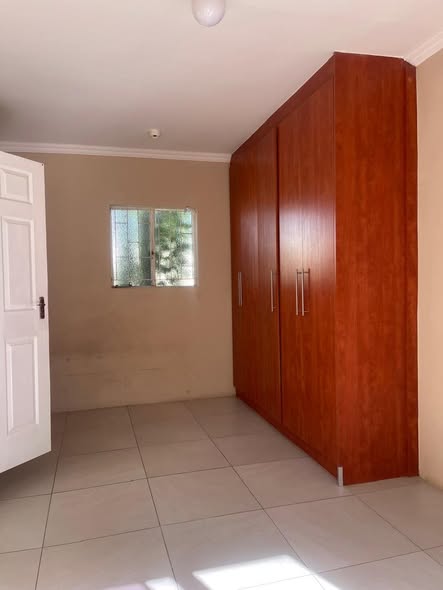 ROOM FOR RENT photo 2