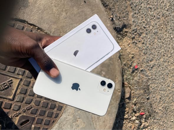 iPhone 11 photo 2