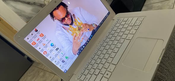 Mini laptop photo 2