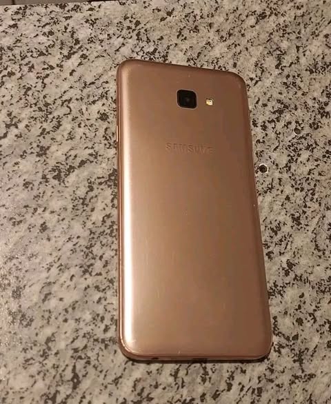 SAMSUNG J4 photo 1