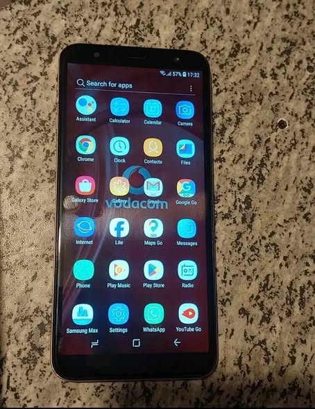 SAMSUNG J4 photo 3