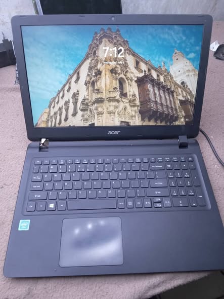 Accer ES1-533 laptop photo 1