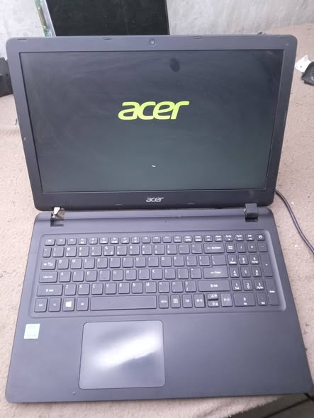 Accer ES1-533 laptop photo 2