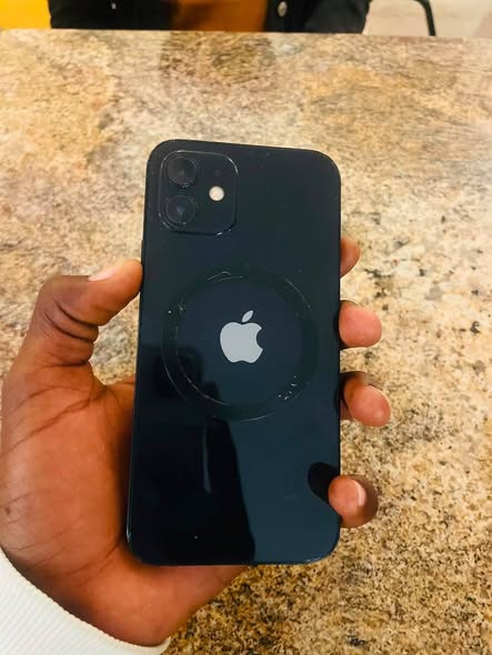 IPhone 12 photo 4