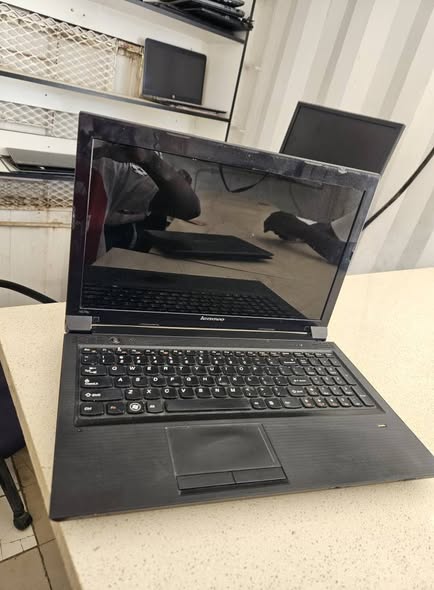 Lenovo core i5 Laptop photo 3