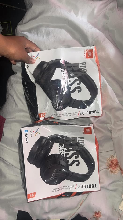 jbl headset’s photo 1