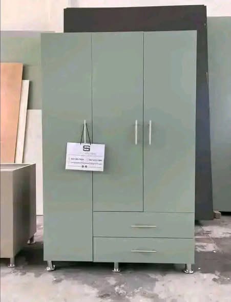 Kitchen units and wardrobes photo 2