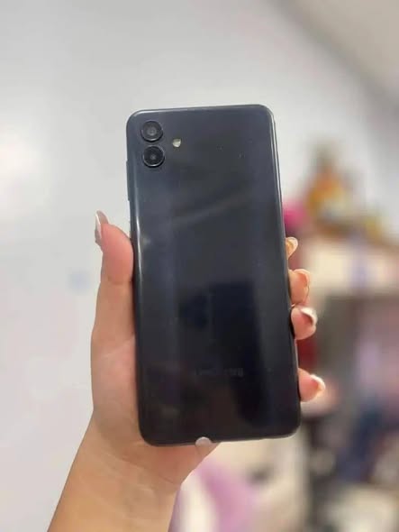 Samsung A04 photo 1