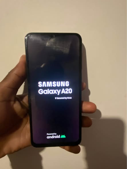 Samsung Galaxy A20 photo 1