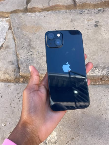 Iphone 13 128gig photo 3