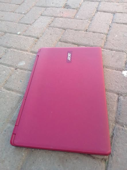 Acer slim Laptop photo 5