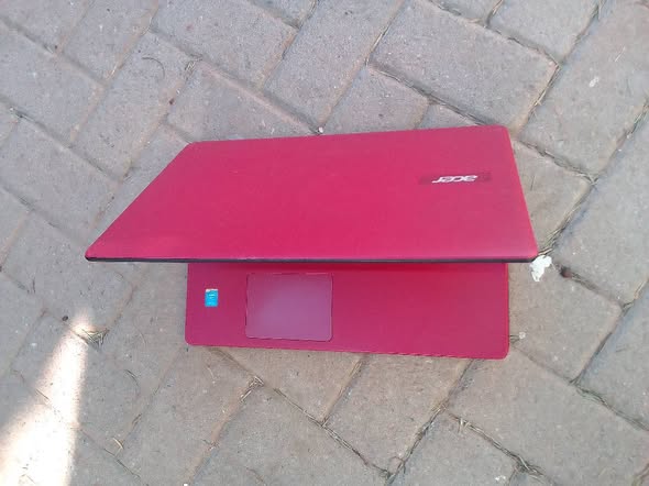 Acer slim Laptop photo 4