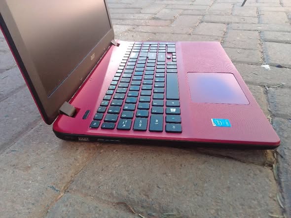 Acer slim Laptop photo 3