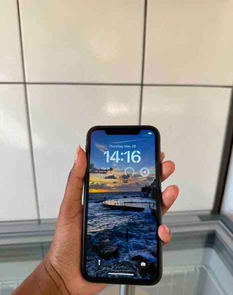 Iphone 11 64gig photo 1