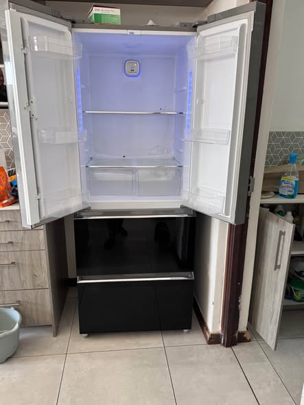 4 door French door Russel Hobbs Fridge photo 3