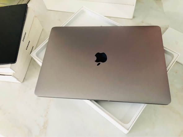 MACBOOK PRO photo 2