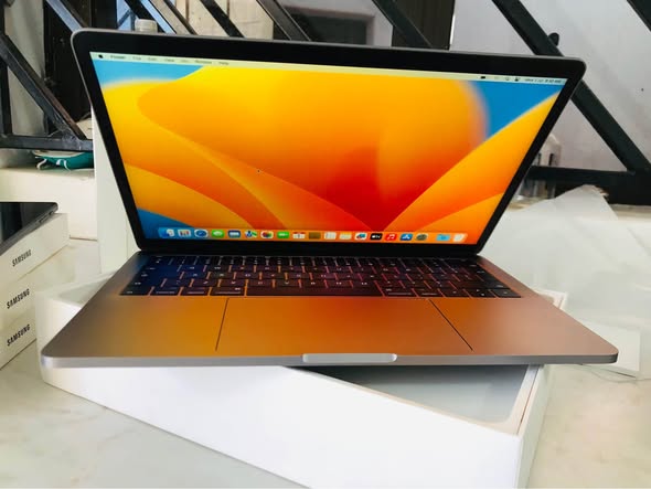 MACBOOK PRO photo 3