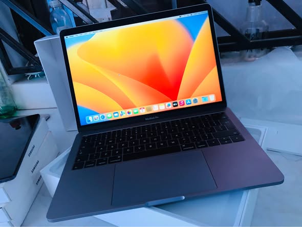 MACBOOK PRO photo 4