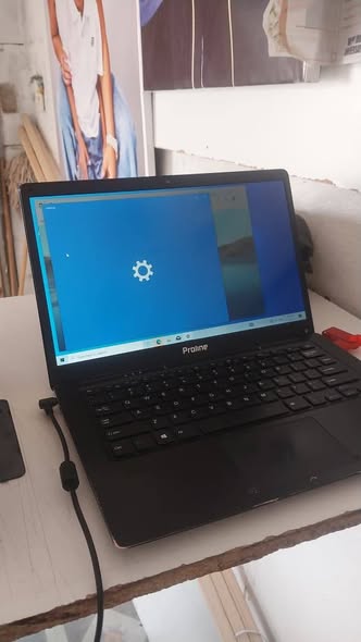 PROLINE 14inches laptop photo 1