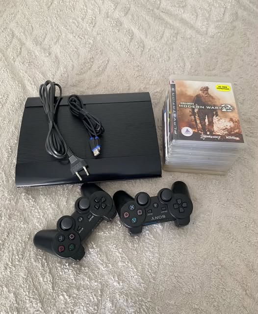 PS3 super slim (500GB) photo 1