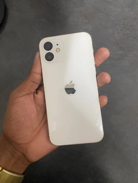 iPhone 12 photo 1
