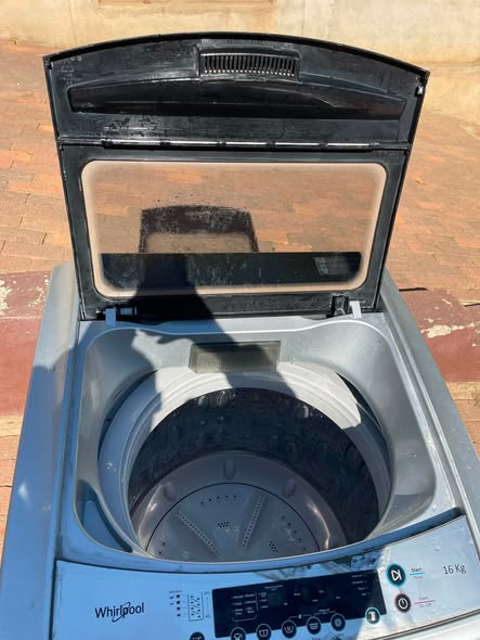Whirlpool 16kg washing machine photo 2