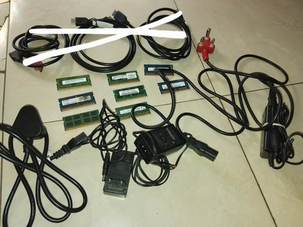Variouse laptop parts & electronics photo 3