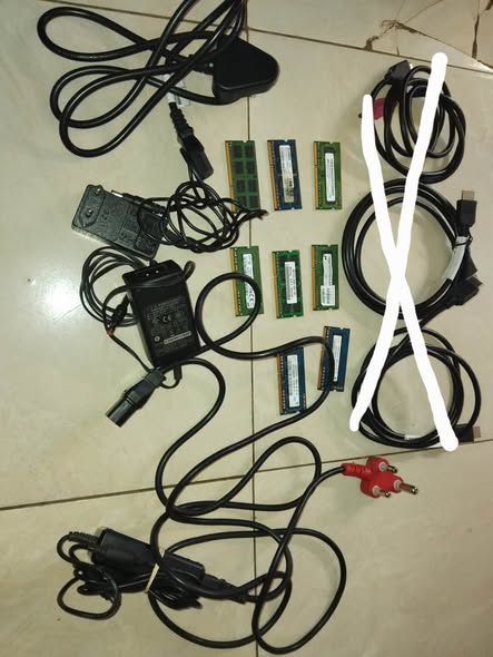 Variouse laptop parts & electronics photo 2