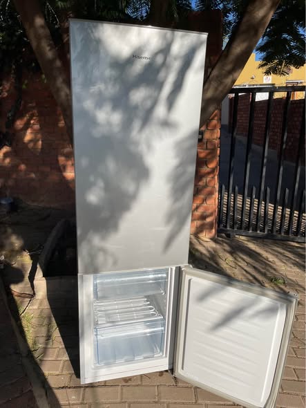 Hisense Fridge Freezer photo 1