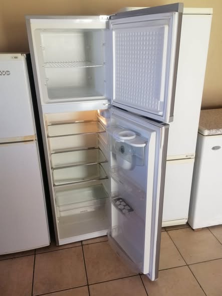 KIC top freezer fridge photo 2