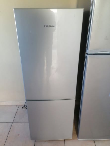 Hisense bottom freezer fridge photo 1