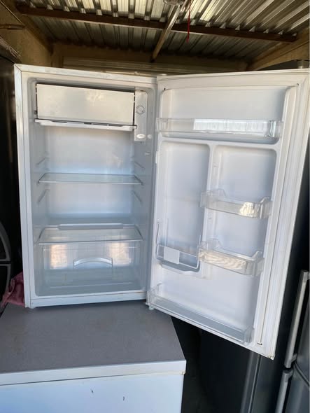 White Defy fridge photo 2