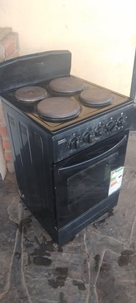 Defy 4 plates stove and oven photo 2