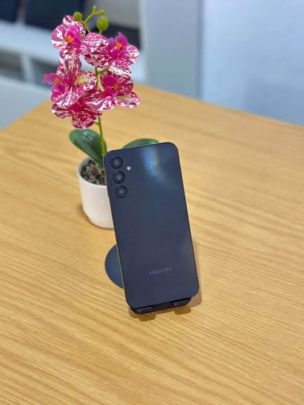 Samsung A24 photo 2