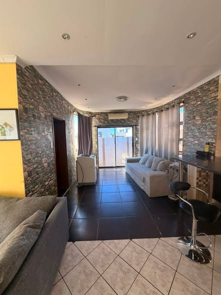 HOUSE FOR SALE -CIMBEBASIA photo 4