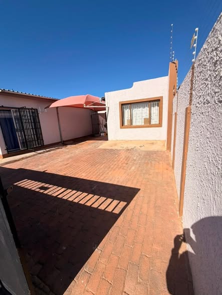 HOUSE FOR SALE -CIMBEBASIA photo 1