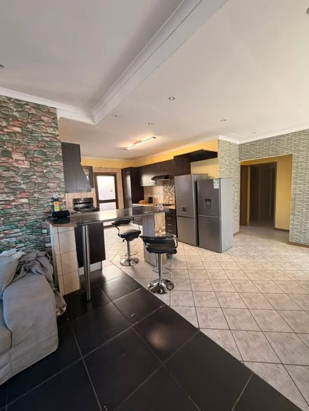 HOUSE FOR SALE -CIMBEBASIA photo 5